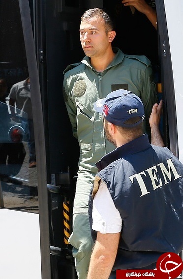 خلبان کودتاچی